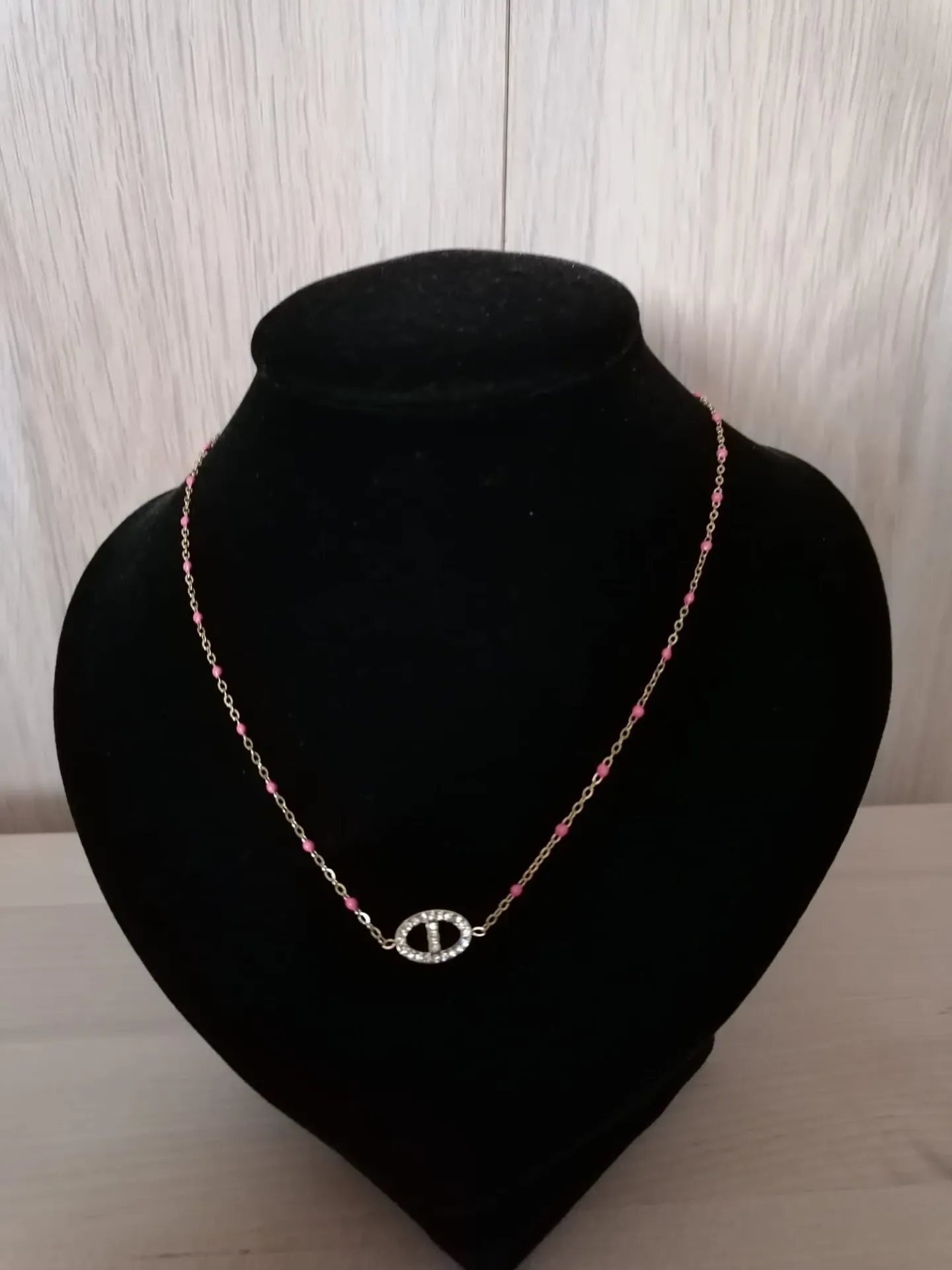 Ketting met roze pareltjes