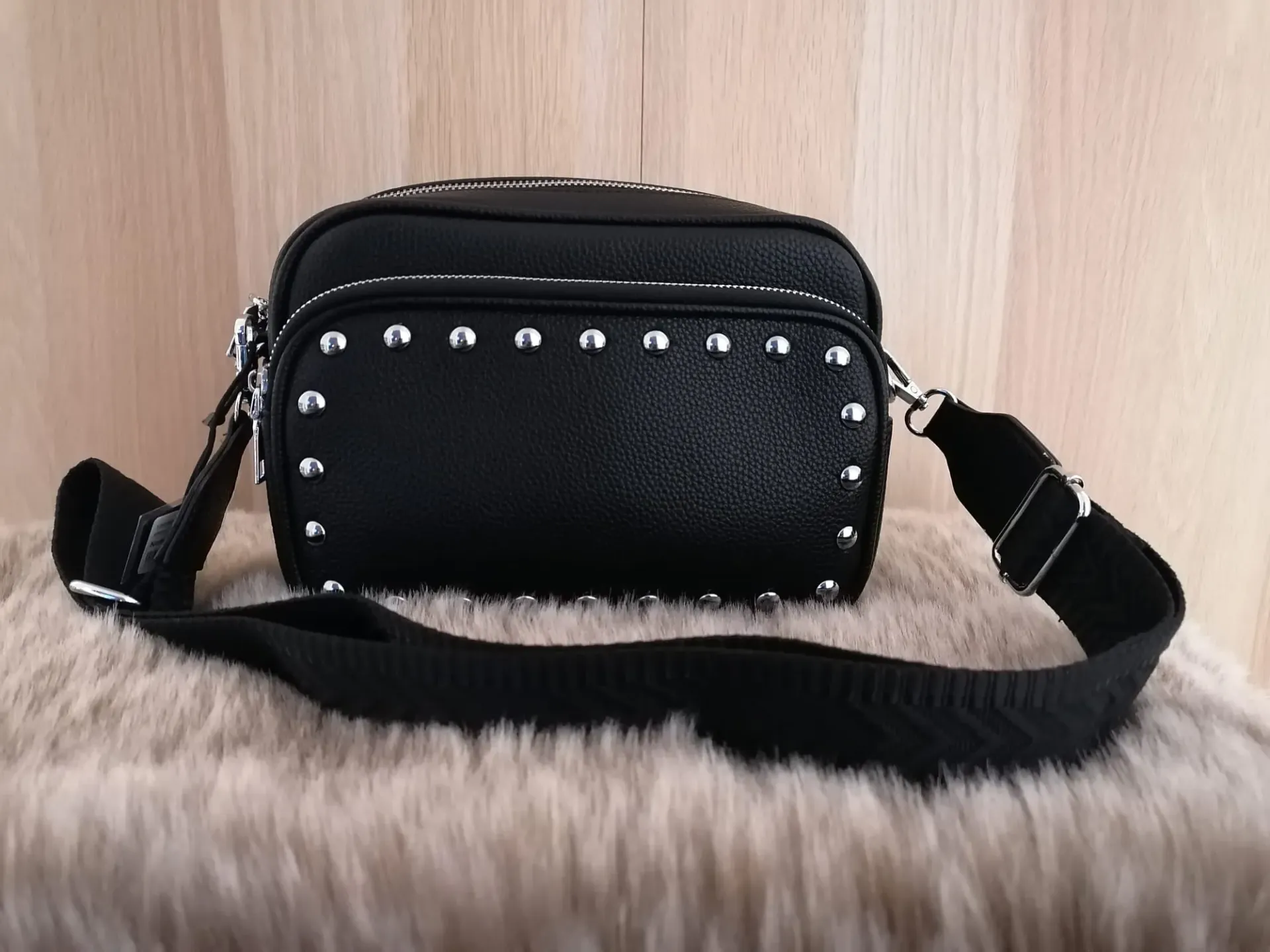 Zwarte handtas met zilverkleurige studs