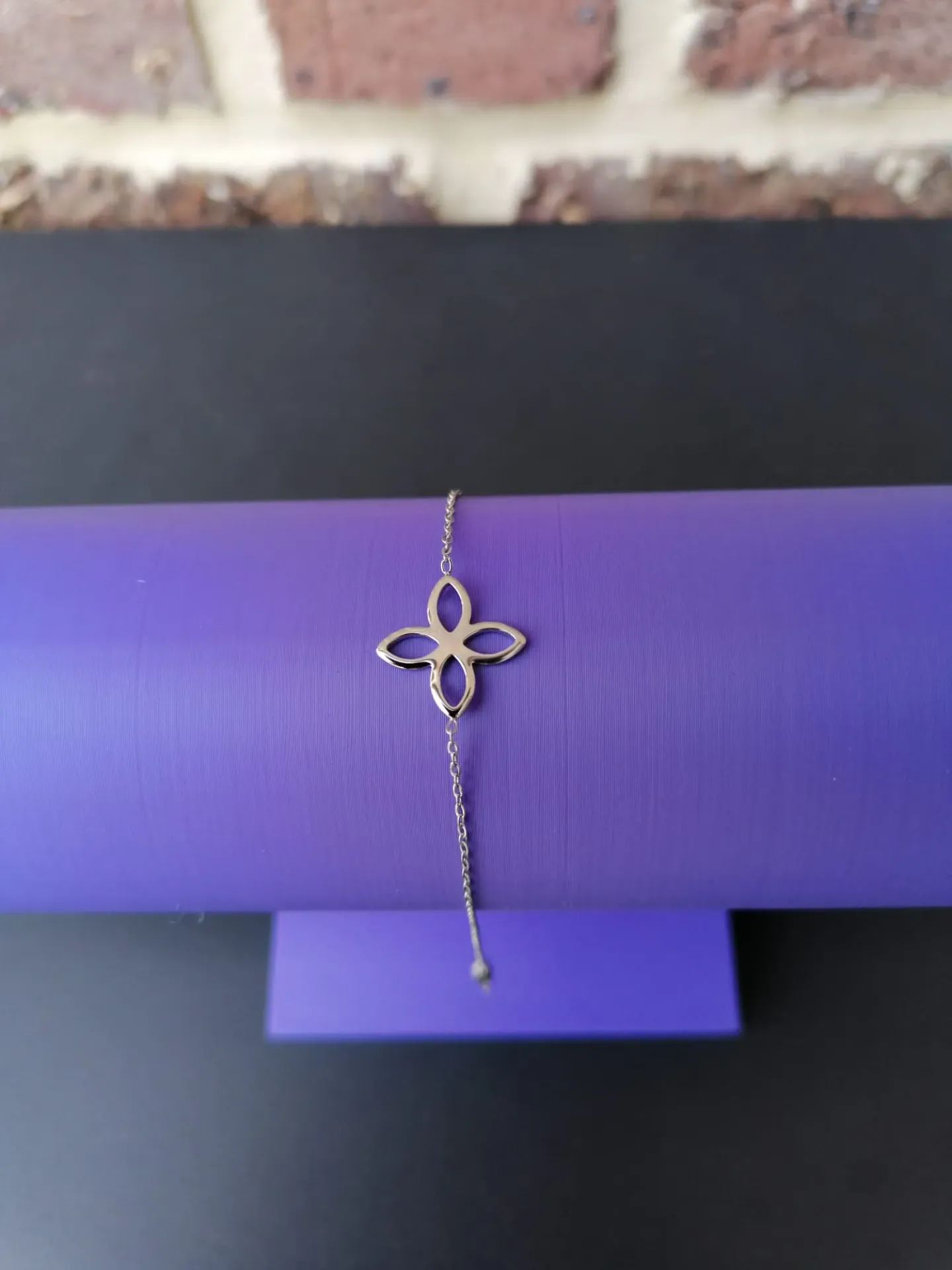 Armband met bloemvormige hanger