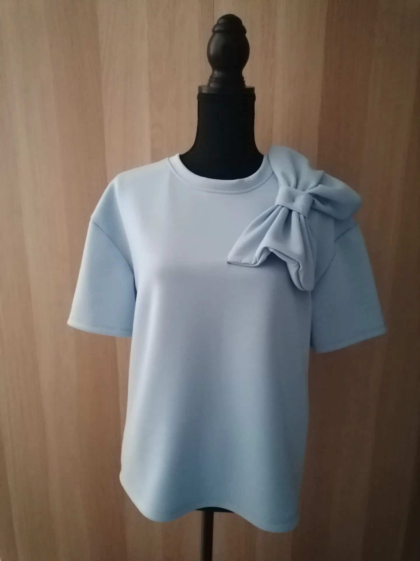 Blouse met strik (​licht blauw)